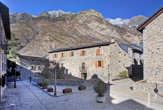 Dans la région de Aragon, une ancienne demeure pyrénéenne du 16e s.