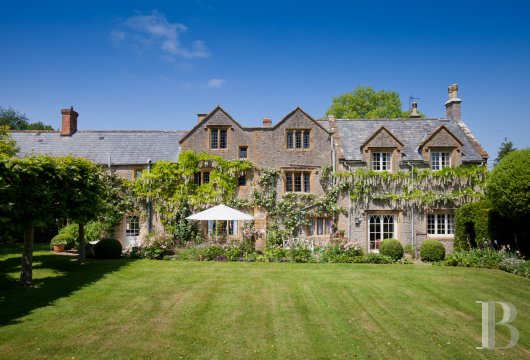 Dans la campagne anglaise du Somerset, entre Yeovil et la côte jurassique du Dorset, une demeure historique du ...