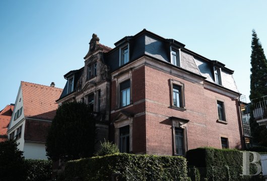 À Heidelberg, dans le quartier de la Bergstrasse, une villa aux nobles proportions et son parc arboré