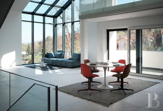 Aux portes d'Heidelberg, une villa contemporaine de sept pièces dominant vignes et forêt, 400 m² et terrasse