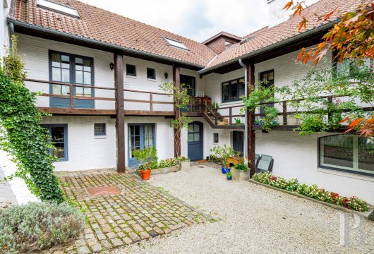 Dans le Brabant wallon, à 20 min de Bruxelles, une propriété familiale et son parc de 1.25 ha