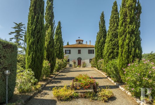 Entre Grosseto et Scansano, une villa toscane protégée et son domaine de six hectares plantés d'oliviers