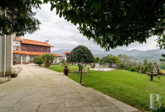 Au Prado de São Miguel, une quinta du Minho avec grenier à grains et jardin arboré