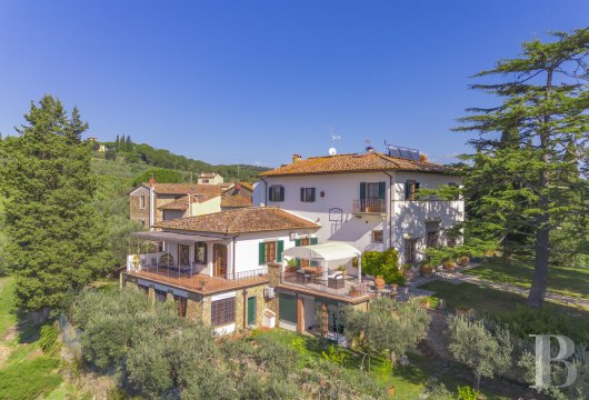 Dans les collines toscanes, une villa Renaissance restaurée, sa chapelle et son parc avec piscine
