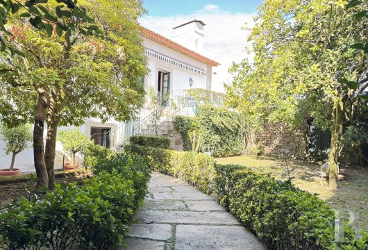 Dans la forteresse de Valença, face au Minho, un palais néoclassique du XIXe siècle, ses jardins et son annexe ...