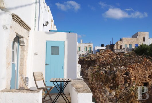 Dans le kastro de Chora, sur l'île de Tinos, une maison cycladique de 100 m² entièrement restaurée