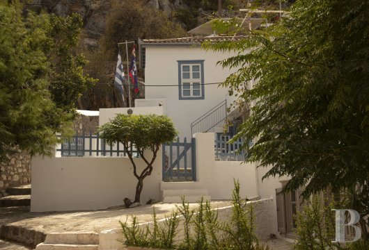 À Hydra, à trois minutes du port, une maison en pierre de 1903 de 125 m²