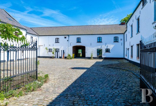 En Brabant wallon, une ferme du 19e s., avec corps de logis et logements indépendants