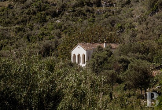 Dans le Barranc de Cala en Porter, à Minorque, une maison de campagne de 110 m² et son verger