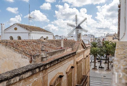 Dans la vieille ville de Ciutadella, une maison avec jardin et vues panoramiques sur le centre historique, à rénover ...