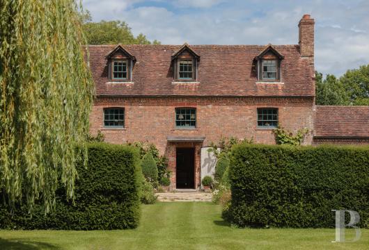 Dans la vallée de l'Allen, dans le Dorset, un moulin du 18e s. et quelque 21 ha de prairies et de bois