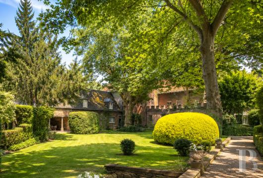 À Seneffe, un château du 17e siècle en Hainaut wallon, parc d'un hectare avec deux appartements indépendants