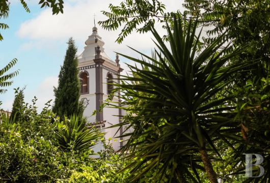 À Borba, un ancien couvent de 1778 avec chapelle et clocher d'origine