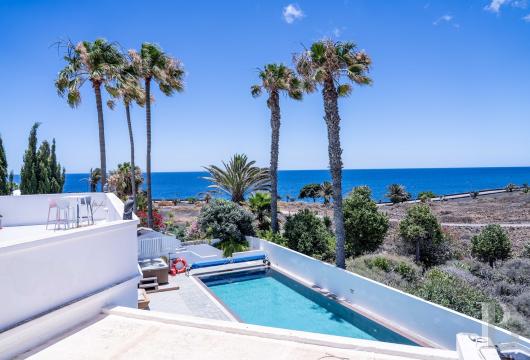 À Costa Teguise, une villa d'architecte de 1993 en front de mer