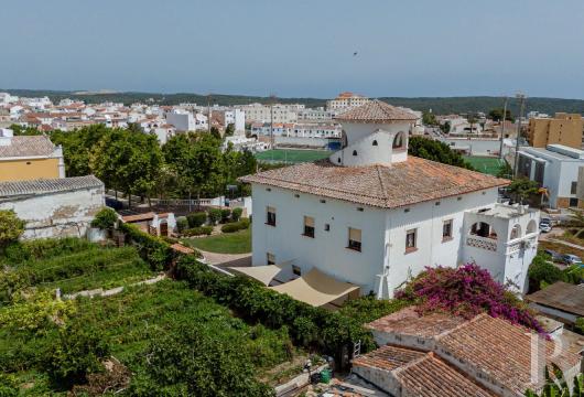 À Mahón, une demeure de quelque 600 m² bâtie autour d'un ancien moulin du 16e s.