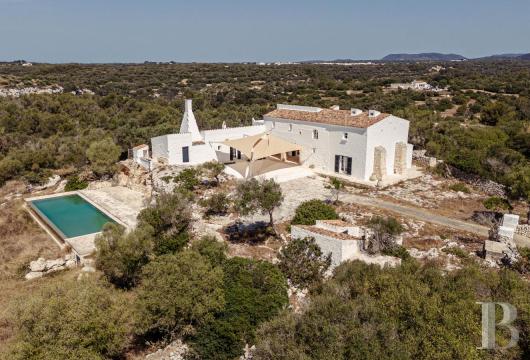 À Alaior, une maison de campagne rénovée sur environ 80 ha de terrain, sur la côte sud de l'île
