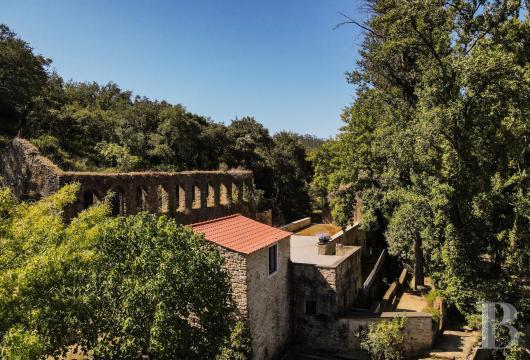 Près de Tomar, au bord du Nabão, un domaine du 19e s. de quelque 14 ha et son projet de tourisme rural approuvé