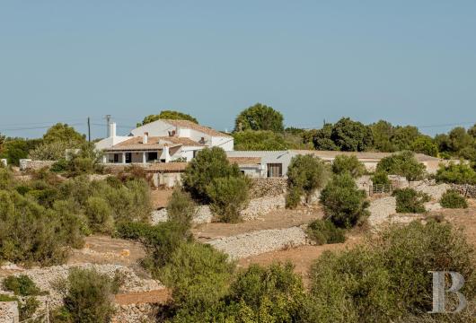 À Minorque, une propriété rurale en marès, ses étables, son ancienne fromagerie et ses bois sur quelque 36,7 ...