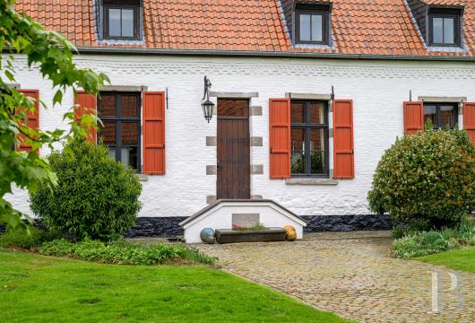 Dans le Hainaut, à Silly, une demeure de caractère, sa grange et ses prairies sur près de 3 ha